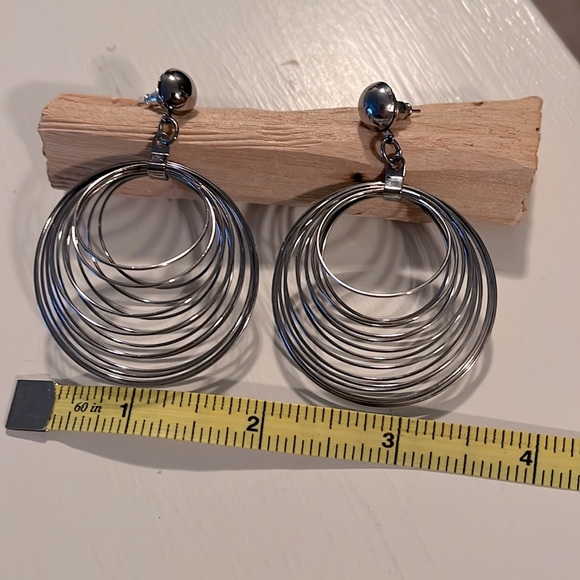 Unique Post Back Earrings 3-D - Picture 4 of 5